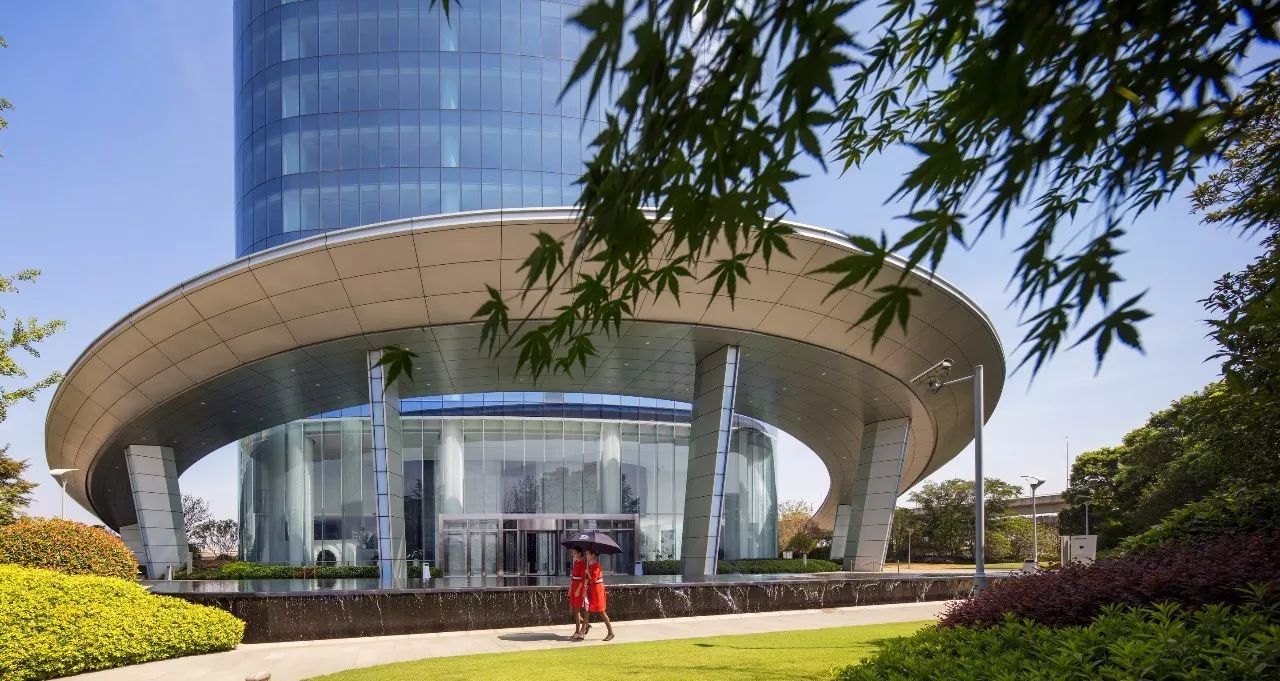 南昌新力中心塔楼直接落地，无裙房