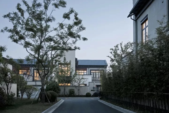 内侧构筑单体的院落普遍安设于构筑和路路之间以；に矫苄